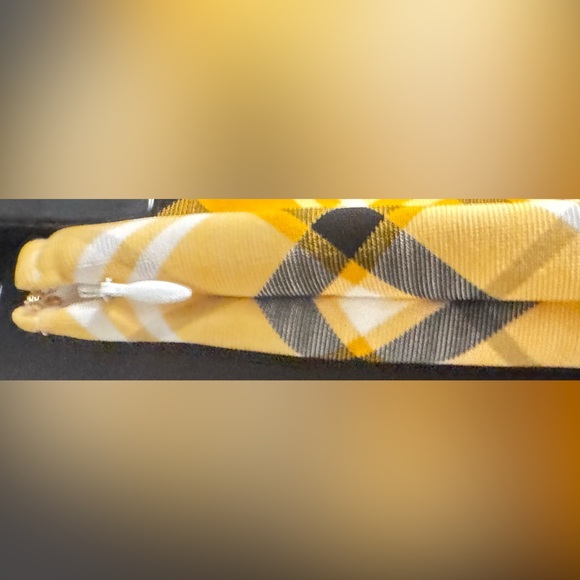 BURBERRY 
Check Print/Stretch Pencil Skirt
Women’s size 6 - Picture 7 of 9